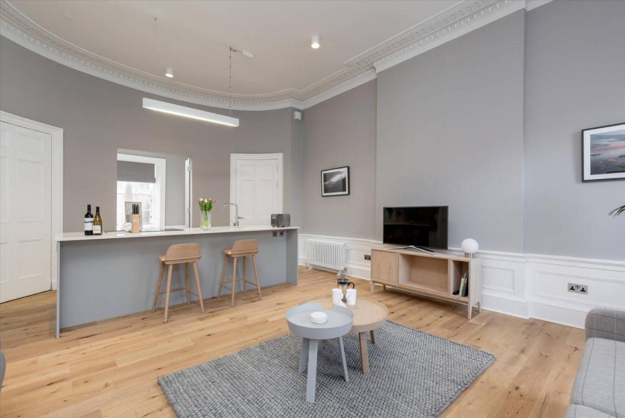 Joivy Spacious And Bright 1Bed Apt, Short Walk From Princes Street Edimburgo Exterior foto