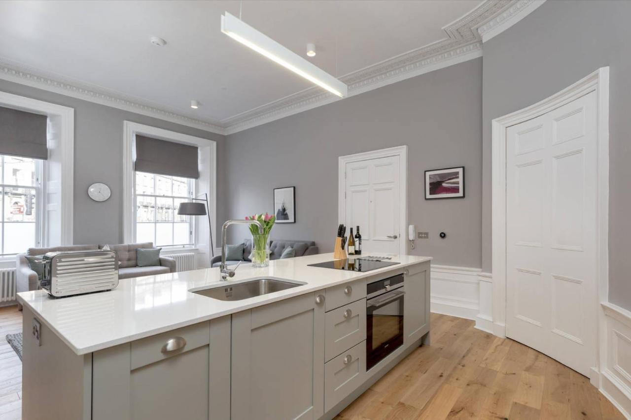 Joivy Spacious And Bright 1Bed Apt, Short Walk From Princes Street Edimburgo Exterior foto
